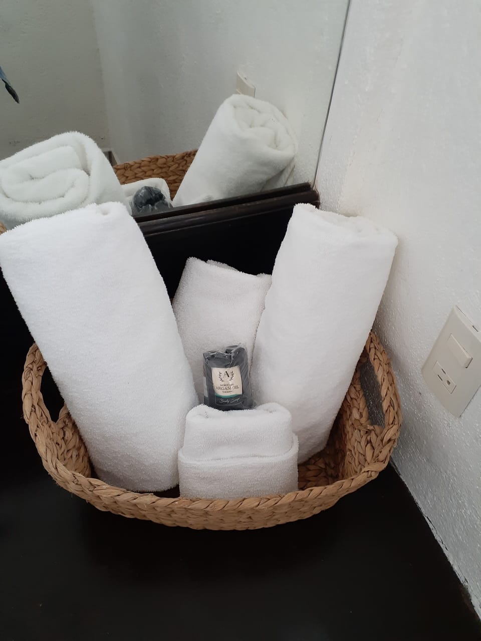 Suite | Bathroom | Shower, free toiletries, towels
