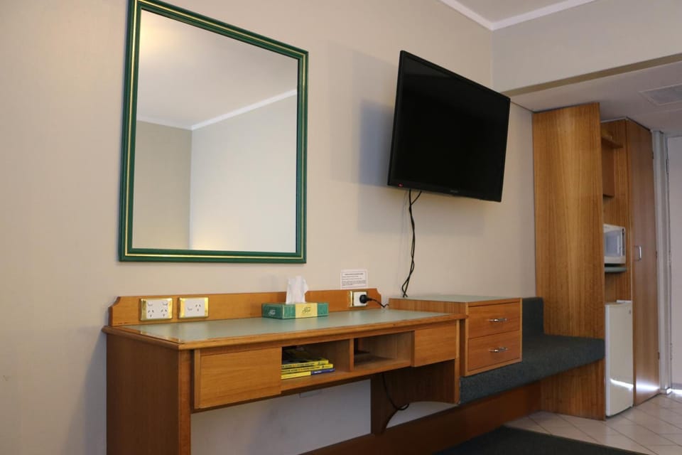 Iron/ironing board, WiFi (free)