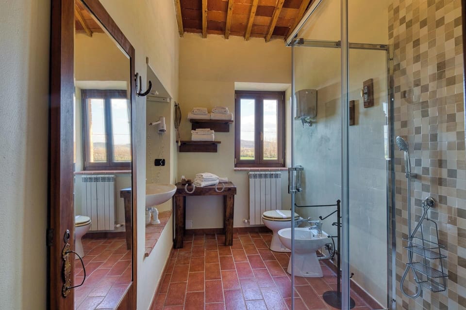 Deluxe Quadruple Room | Bathroom | Shower, free toiletries, hair dryer, bidet