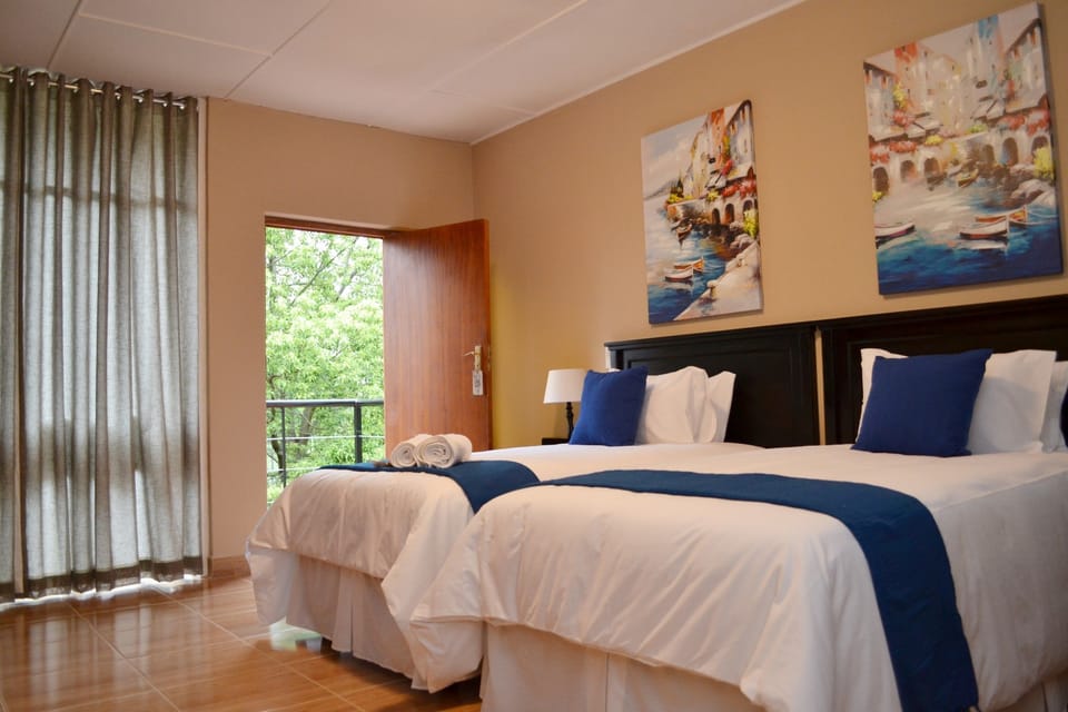 Standard Double or Twin Room | Individually decorated, individually furnished, desk, laptop workspace