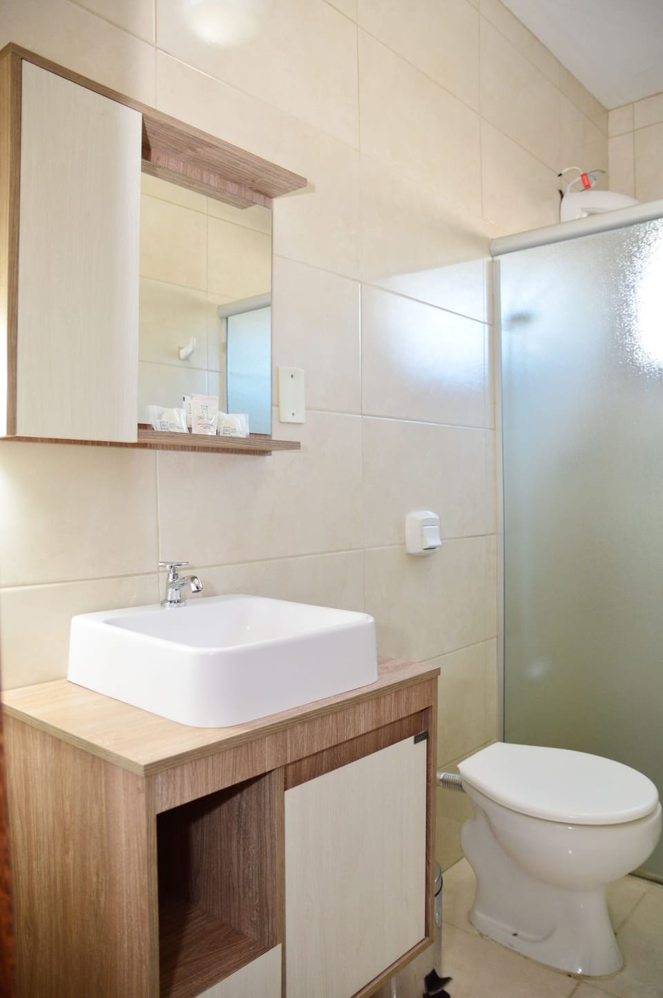 Superior Apartment | Bathroom | Shower, free toiletries, hair dryer, towels