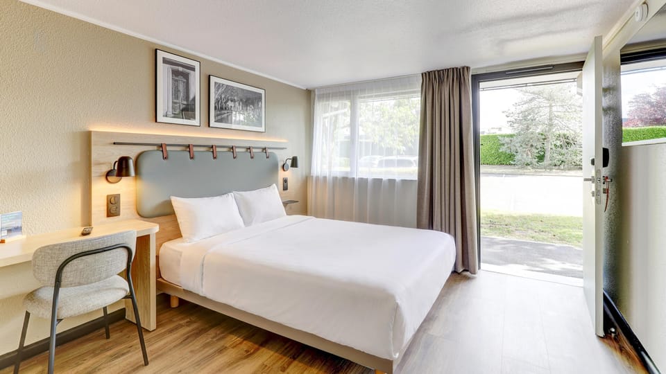 Premium bedding, desk, blackout drapes, iron/ironing board (on request)