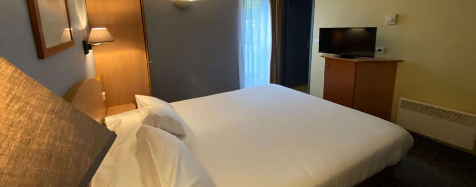 Standard Room, 1 Double Bed | Premium bedding, desk, blackout drapes, soundproofing