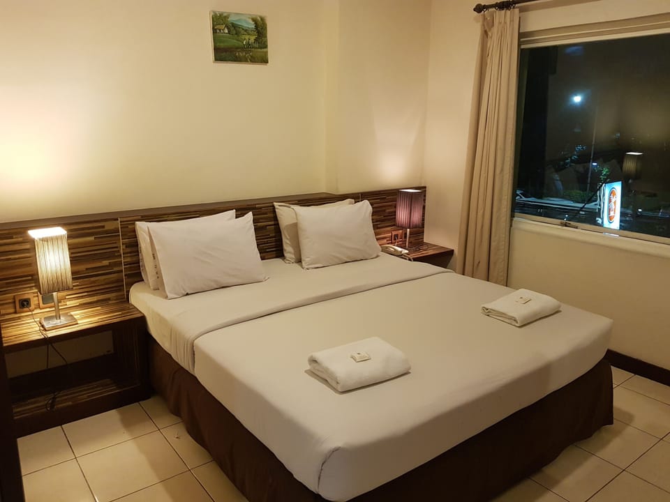 Deluxe Room | Desk, free WiFi