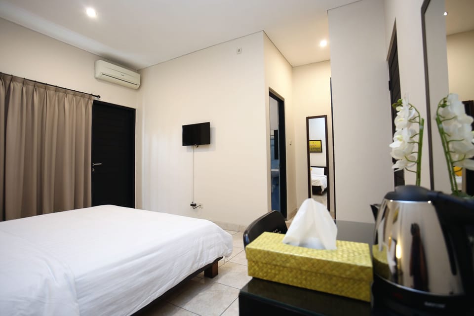Superior Room, 1 Double Bed, City View | Minibar, desk, free WiFi, bed sheets