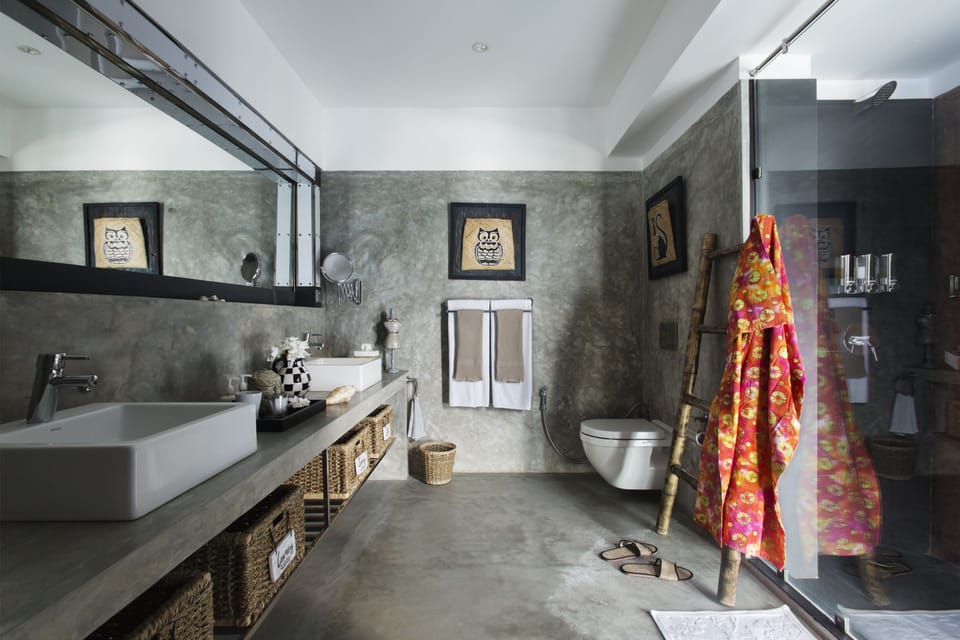 Shower, free toiletries, hair dryer, bathrobes