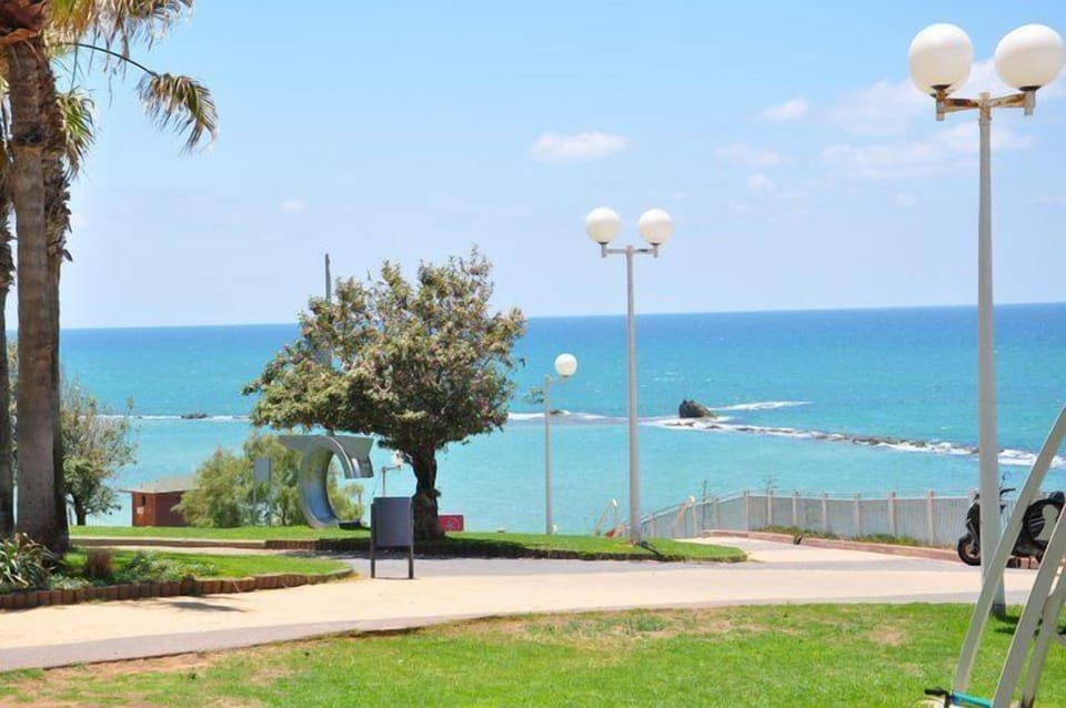Beach nearby, sun loungers, beach umbrellas, beach towels