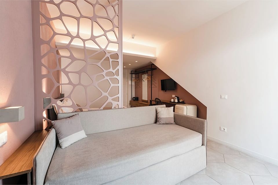 Design Suite, 1 Bedroom, Terrace, Garden Area | Down comforters, minibar, in-room safe, desk