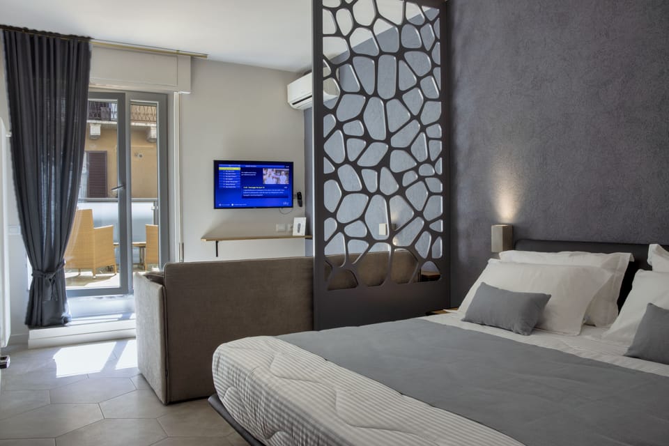 Design Suite, 1 Bedroom, Terrace, Garden Area | Down comforters, minibar, in-room safe, desk