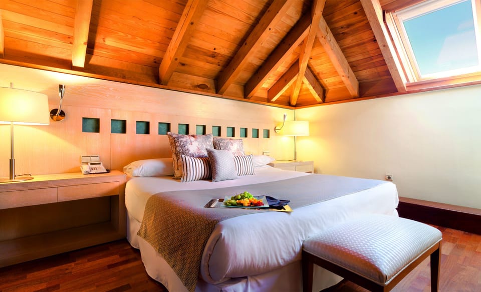 Suite Duplex with Hot Tub | Premium bedding, minibar, in-room safe, desk
