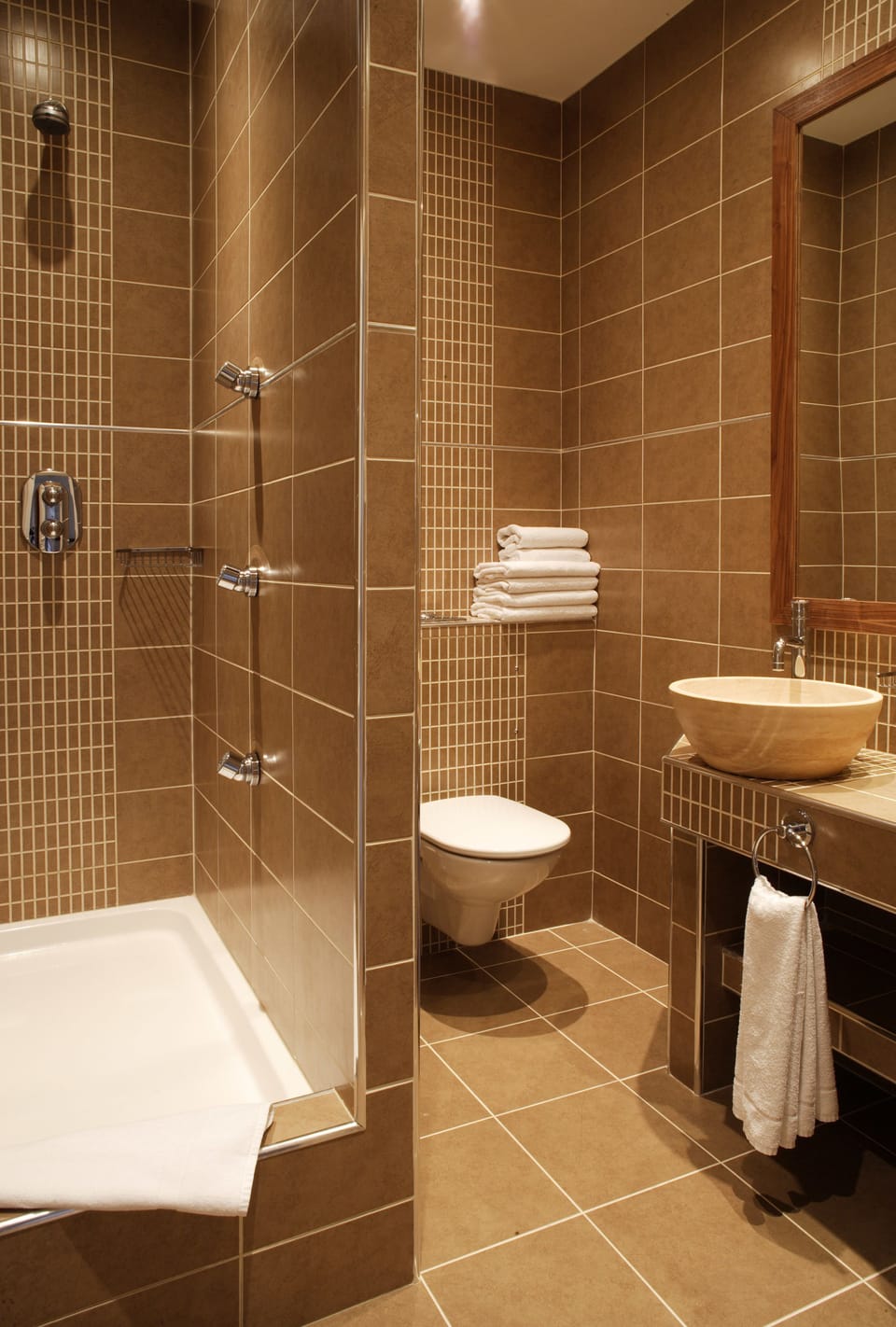 Standard Quadruple Room | Bathroom | Free toiletries, hair dryer, towels, soap