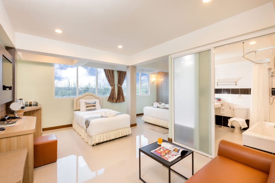 Family Suite Room with Bathtub | Living area | 32-inch flat-screen TV with cable channels, TV