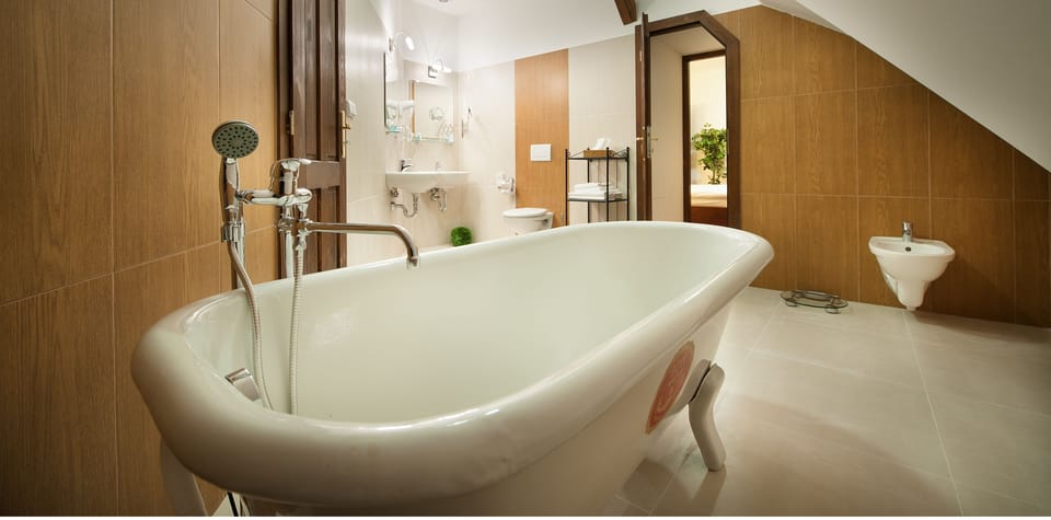 Luxury Apartment, Kitchenette, Executive Level (Executive Level) | Bathroom | Free toiletries, hair dryer, bathrobes, slippers