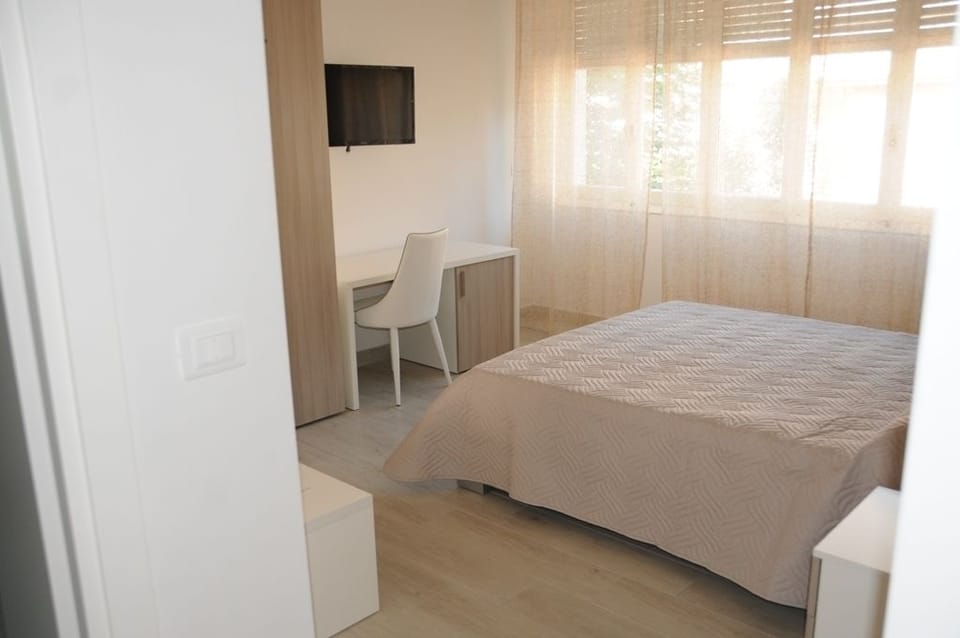 Double Room | Premium bedding, minibar, in-room safe, desk