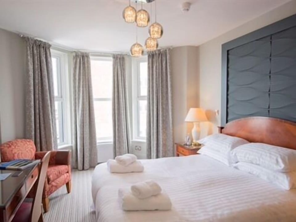 Superior Double Room, Ensuite, Partial Sea View (Room 5)