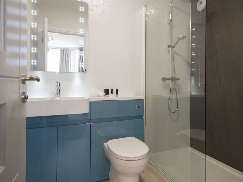 Superior Double Room, Ensuite, Partial Sea View (Room 5) | Bathroom