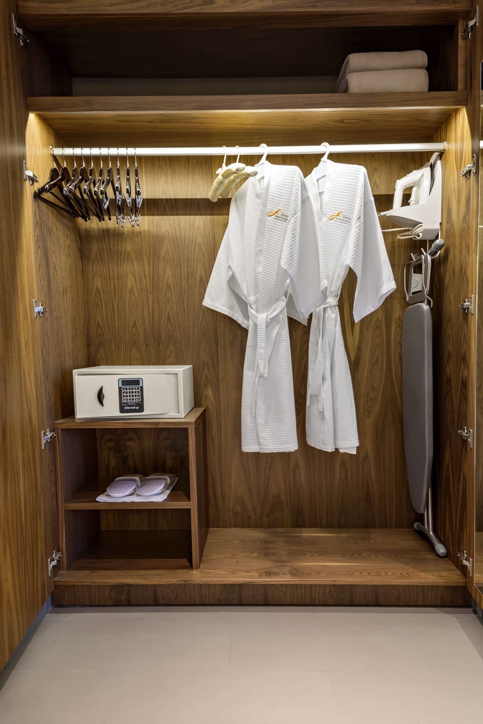 Premium bedding, down comforters, pillowtop beds, minibar