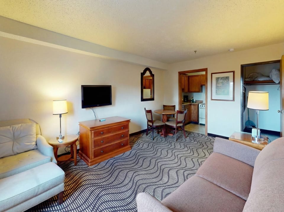 Family Suite, Multiple Beds, Kitchenette | Desk, blackout drapes, soundproofing, free WiFi