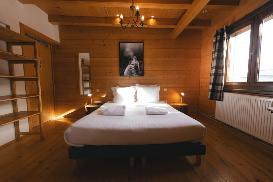 Room, Mountain View, Mountainside | Premium bedding, desk, soundproofing, free WiFi