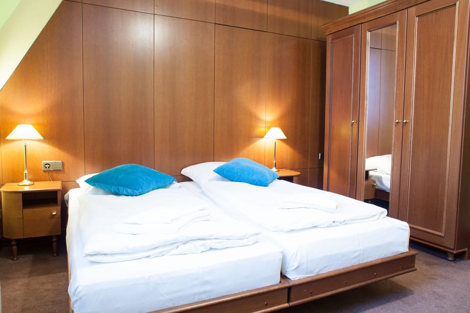 In-room safe, desk, blackout drapes, soundproofing