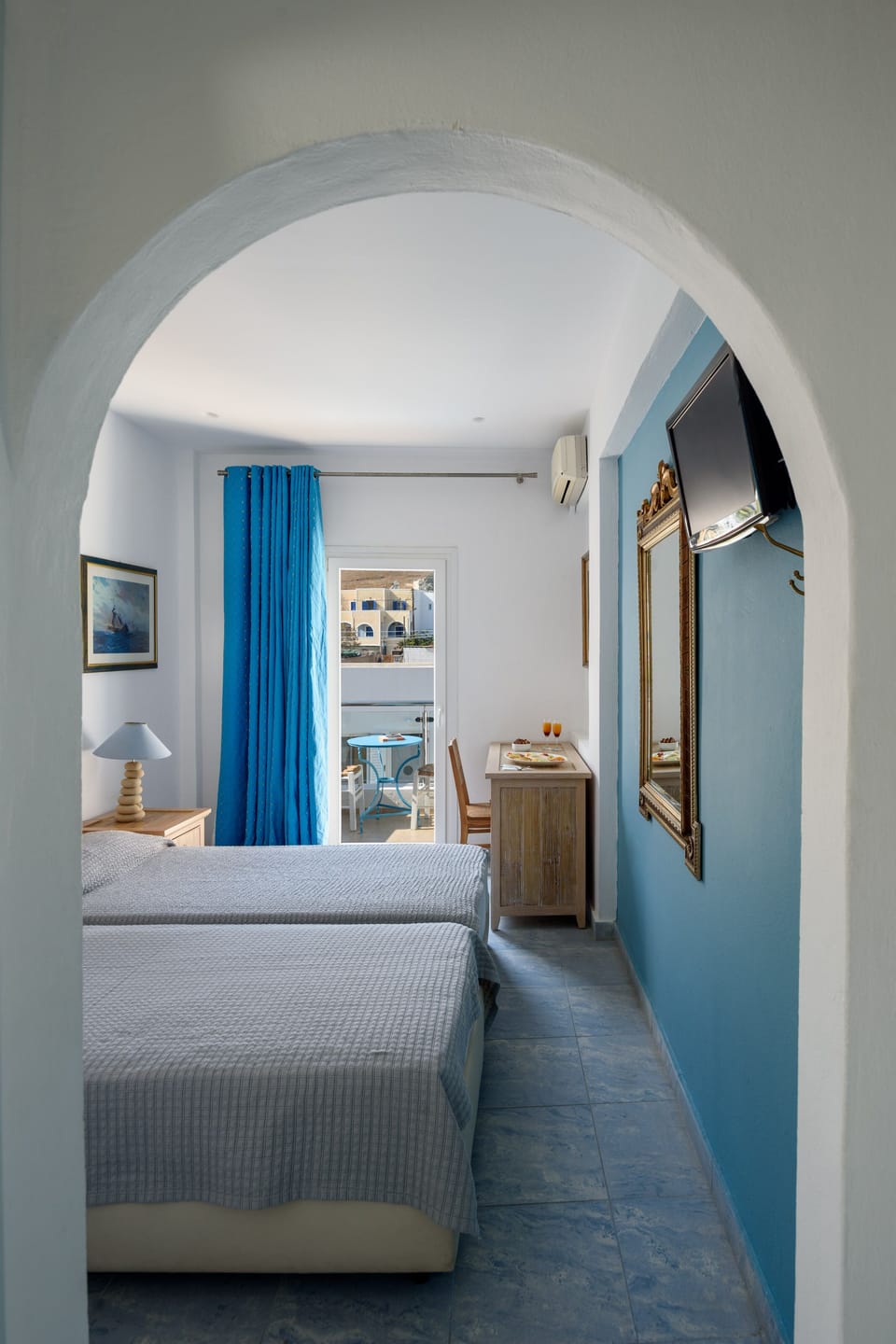 Classic Double Room | Living area | 22-inch TV with satellite channels