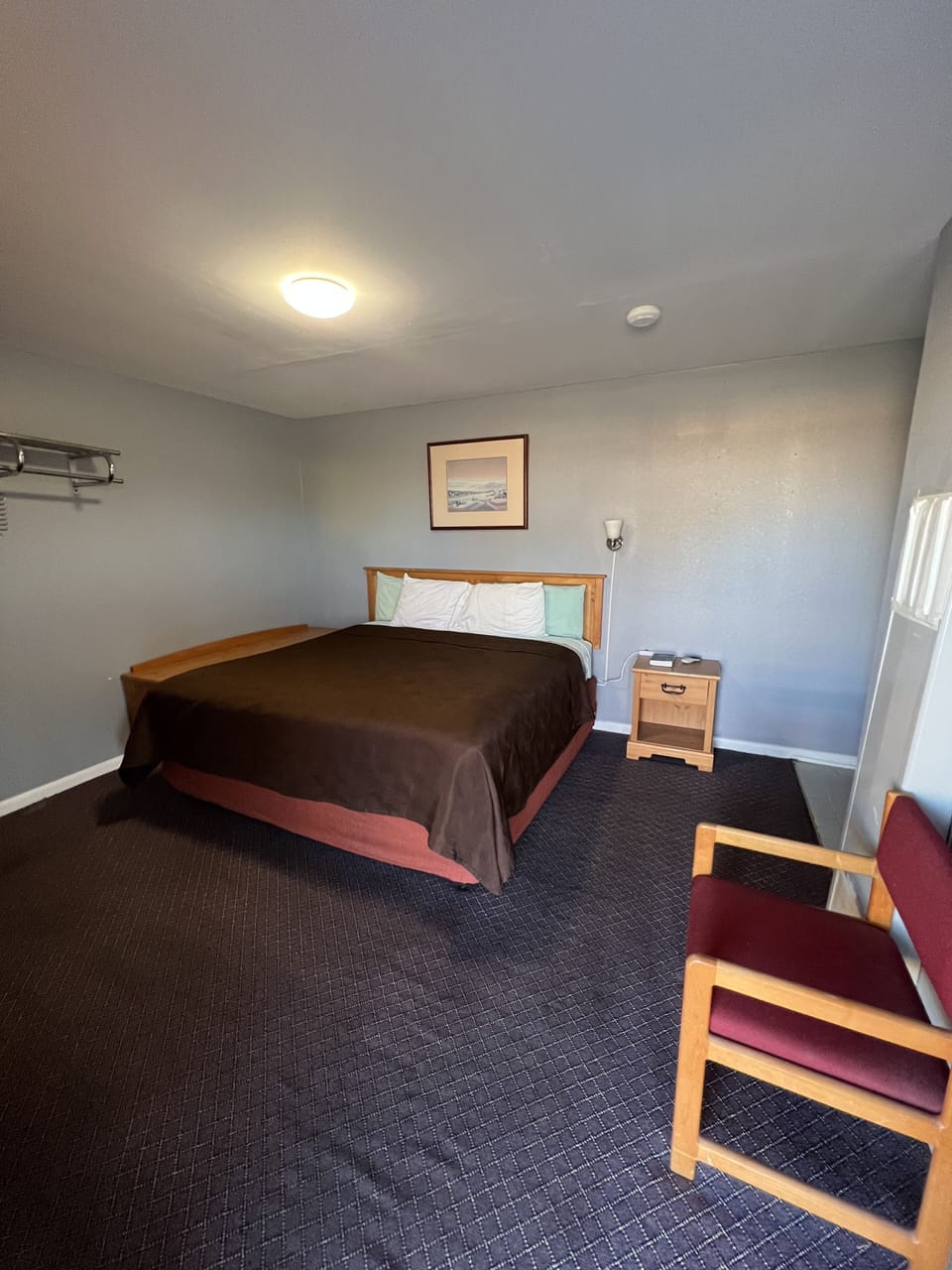 Room, 1 King Bed | Desk, free WiFi, bed sheets