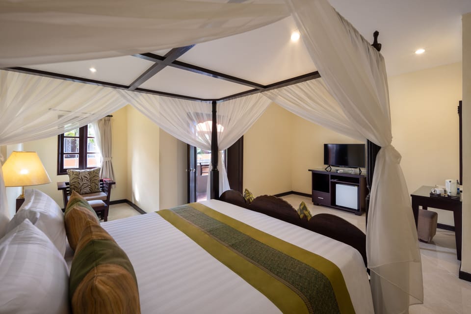 Deluxe Double or Twin Room | Minibar, in-room safe, desk, free WiFi