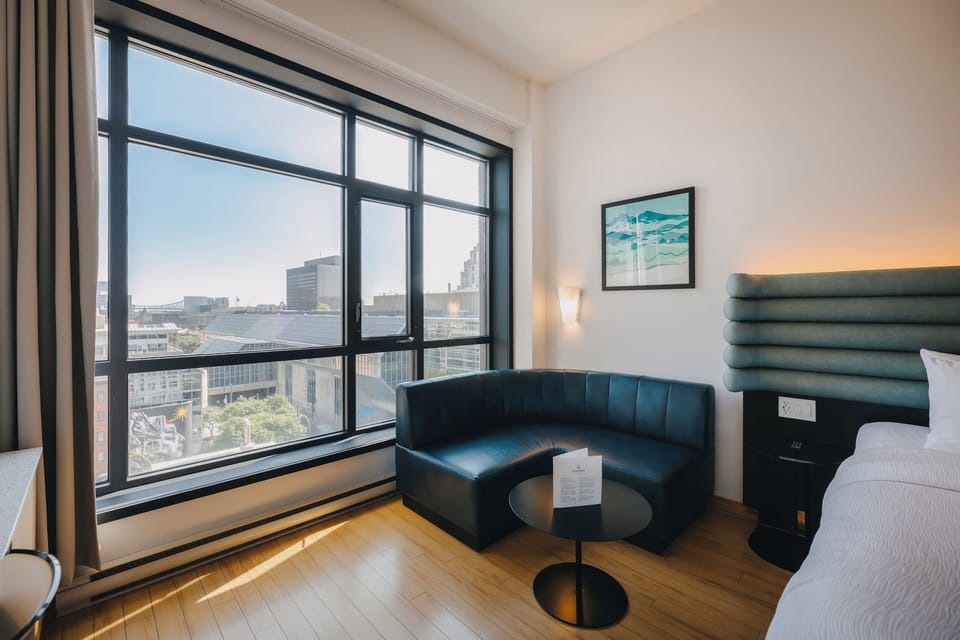 Standard Room, 1 King Bed | In-room safe, desk, blackout drapes, iron/ironing board
