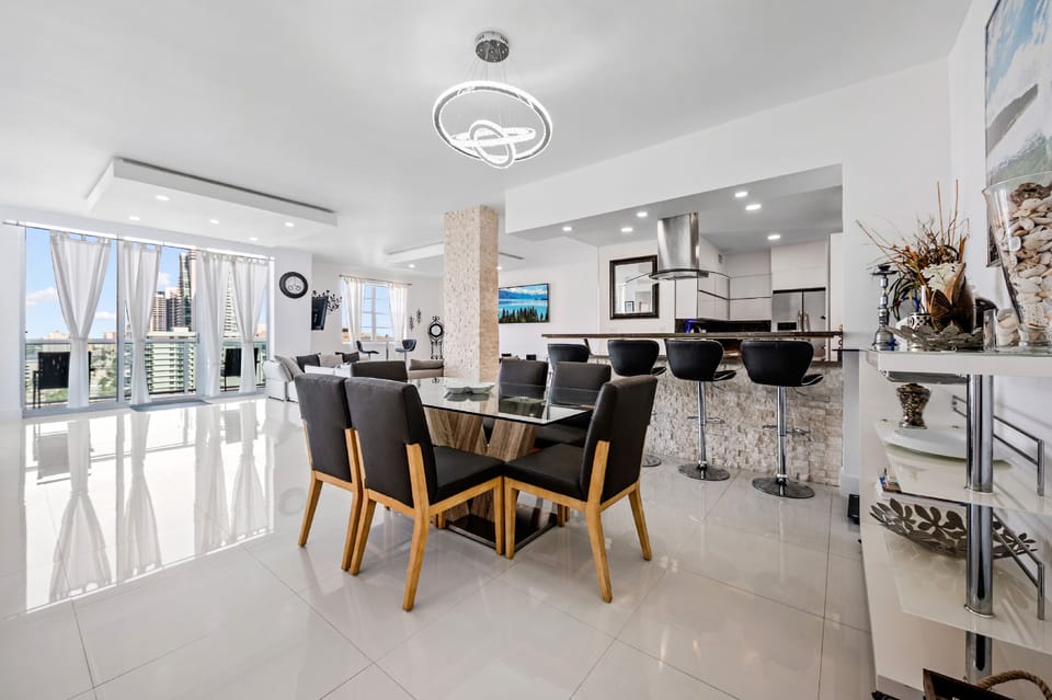 Luxury Penthouse, 3 Bedrooms, Balcony, Ocean View | Living area | Plasma TV, table tennis
