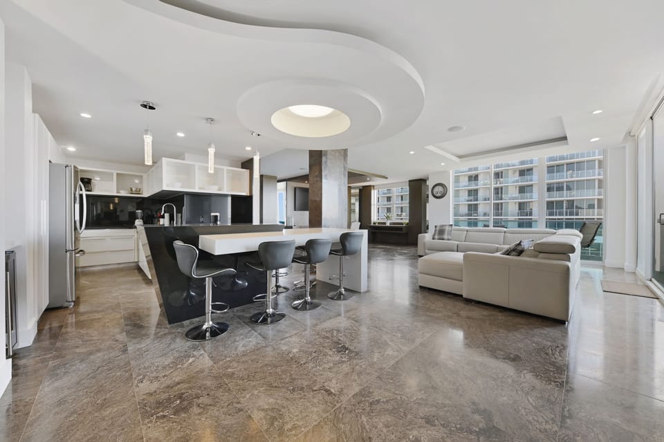 Luxury Penthouse, 3 Bedrooms, Ocean View | Living area | Plasma TV, table tennis