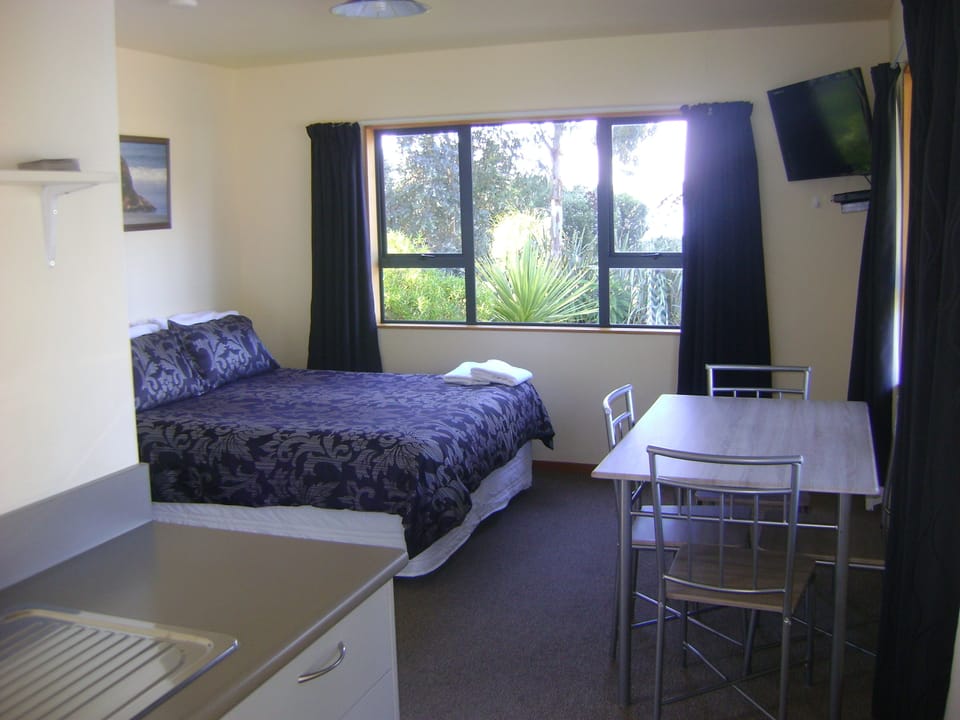 Family Tourist Flat | Iron/ironing board, cribs/infant beds, travel crib, free WiFi