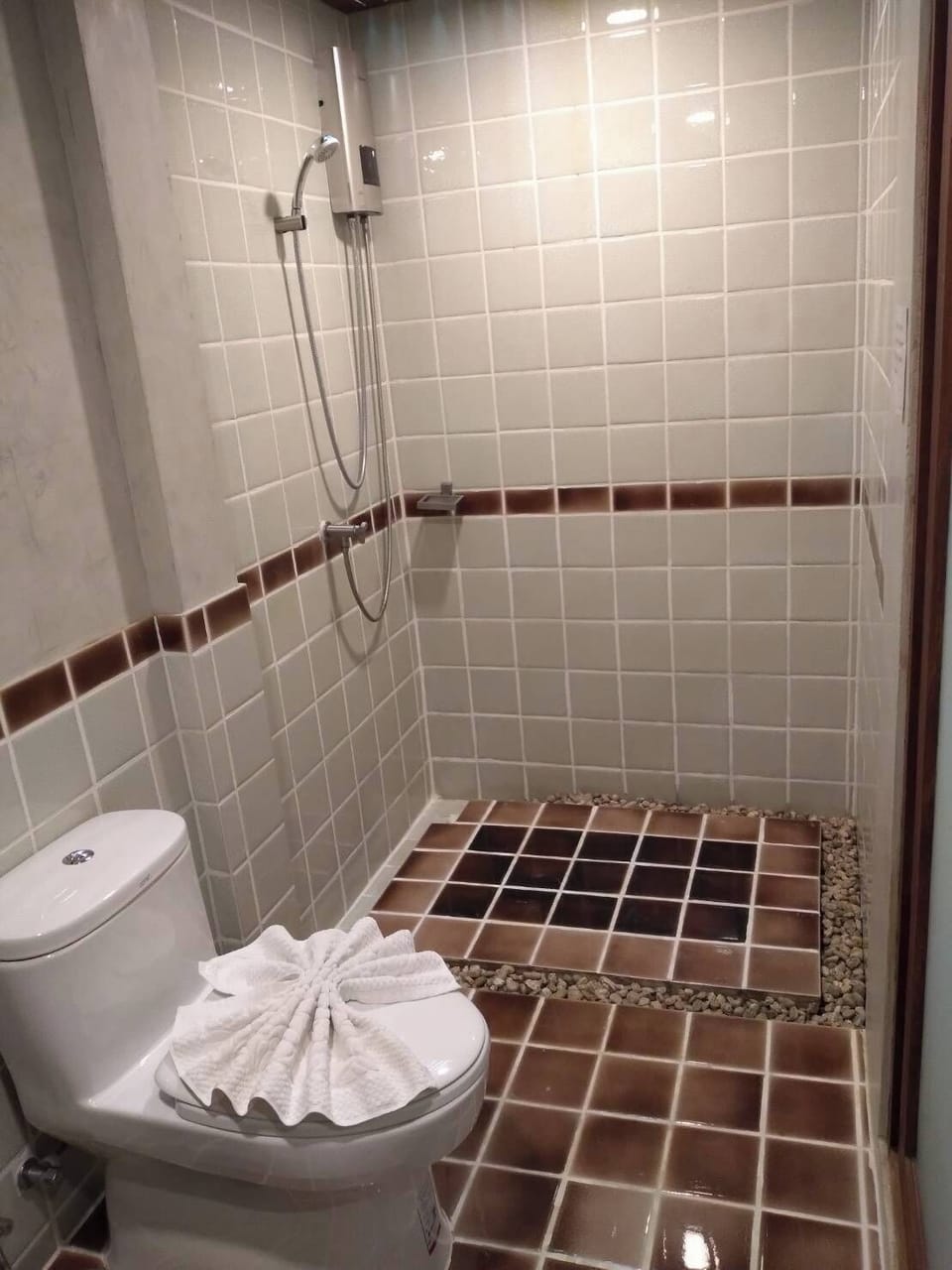Standard Double Room | Bathroom | Shower, free toiletries, hair dryer, bathrobes
