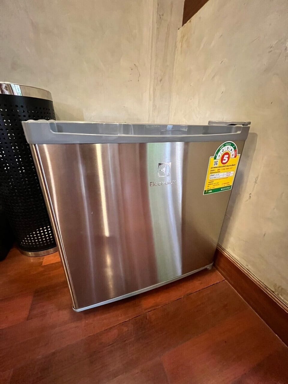 Mini-refrigerator