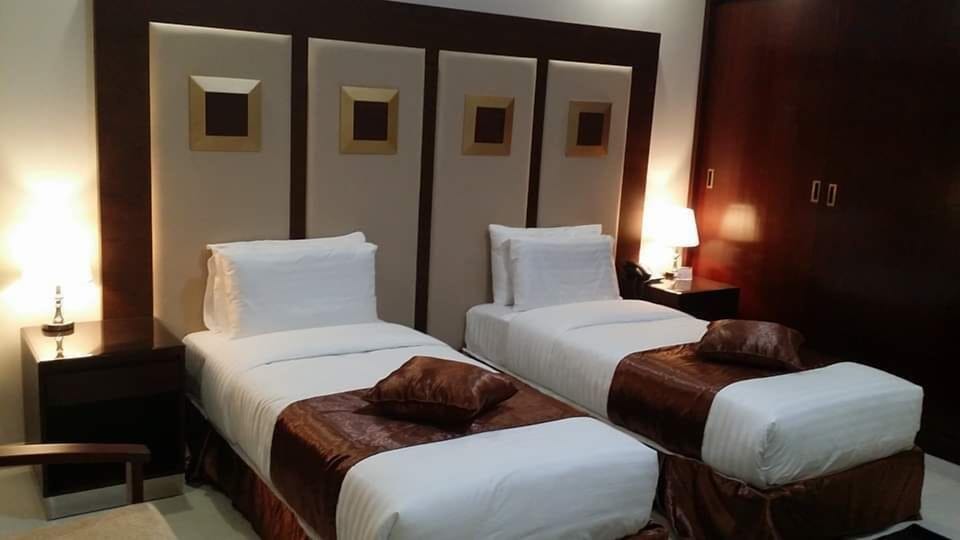 Classic Double or Twin Room | Minibar, in-room safe, desk, blackout drapes