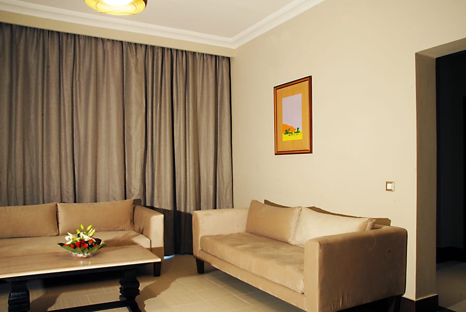 Junior Suite | Living room | 27-inch flat-screen TV with satellite channels, TV