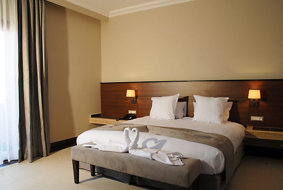 Premium bedding, minibar, desk, soundproofing
