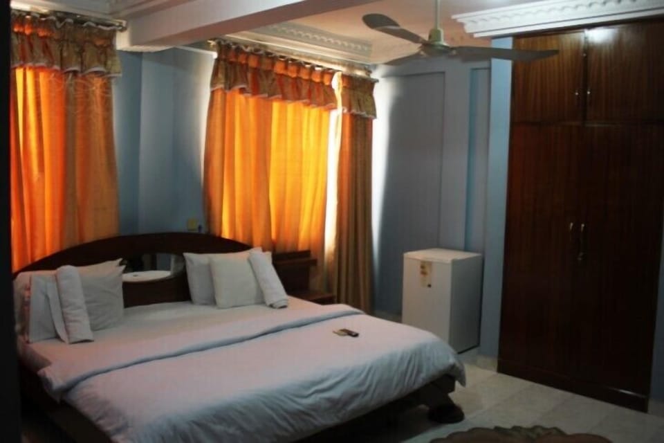 In-room safe, desk, cribs (surcharge), rollaway beds (surcharge)