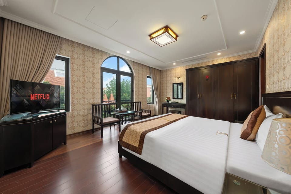 Deluxe Double Room | Premium bedding, minibar, in-room safe, desk