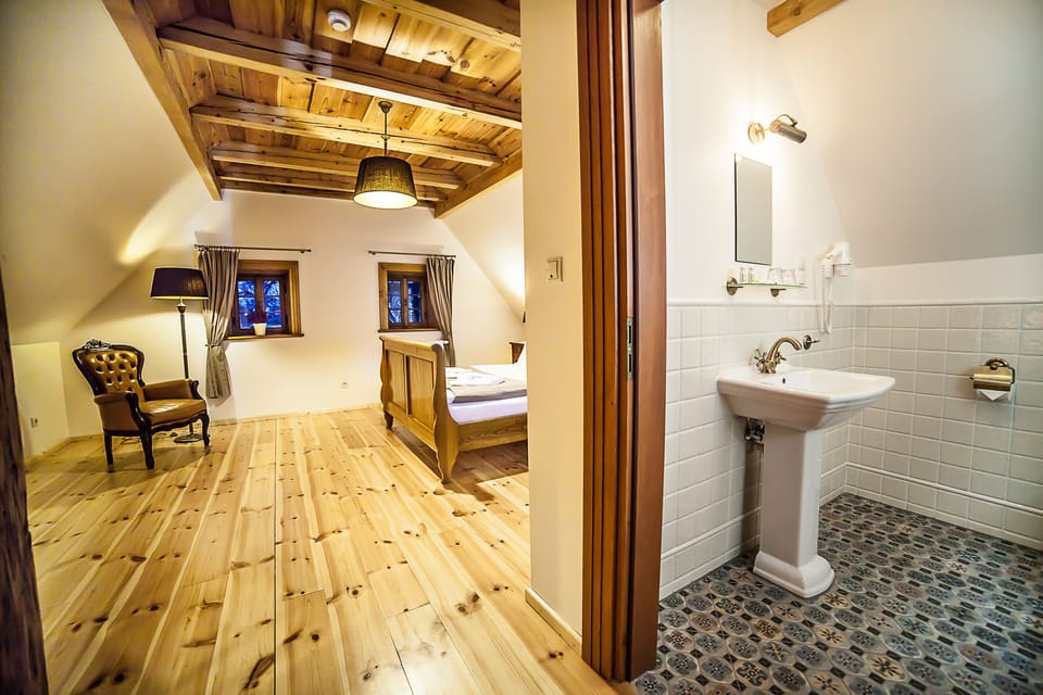 Deluxe Double Room, 1 Bedroom | Pillowtop beds, desk, free WiFi