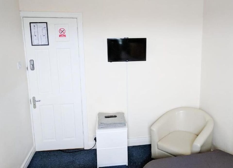 Egyptian cotton sheets, premium bedding, blackout drapes, free WiFi