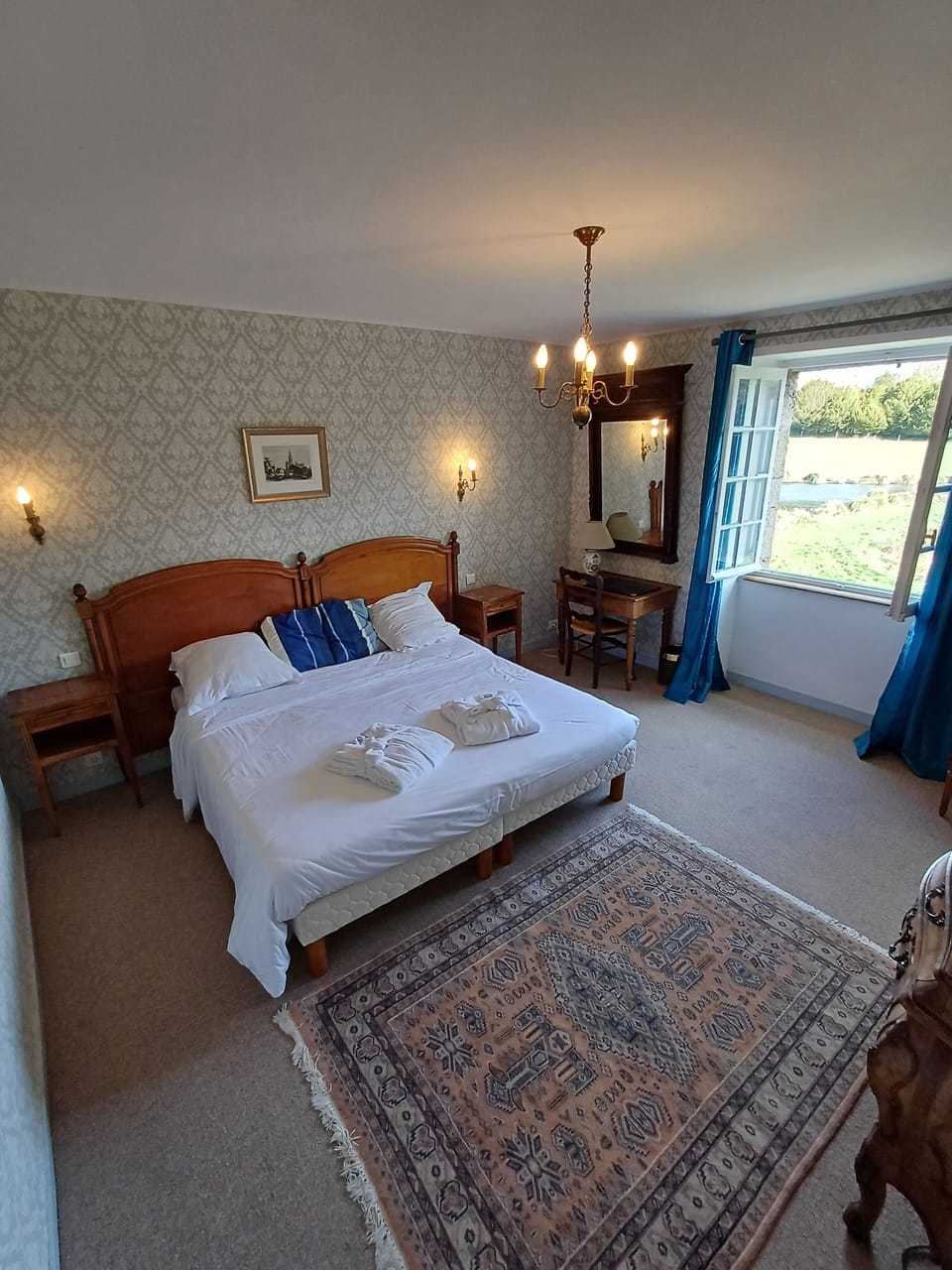 Double or Twin Room (Caractere) | Individually decorated, individually furnished, desk, laptop workspace