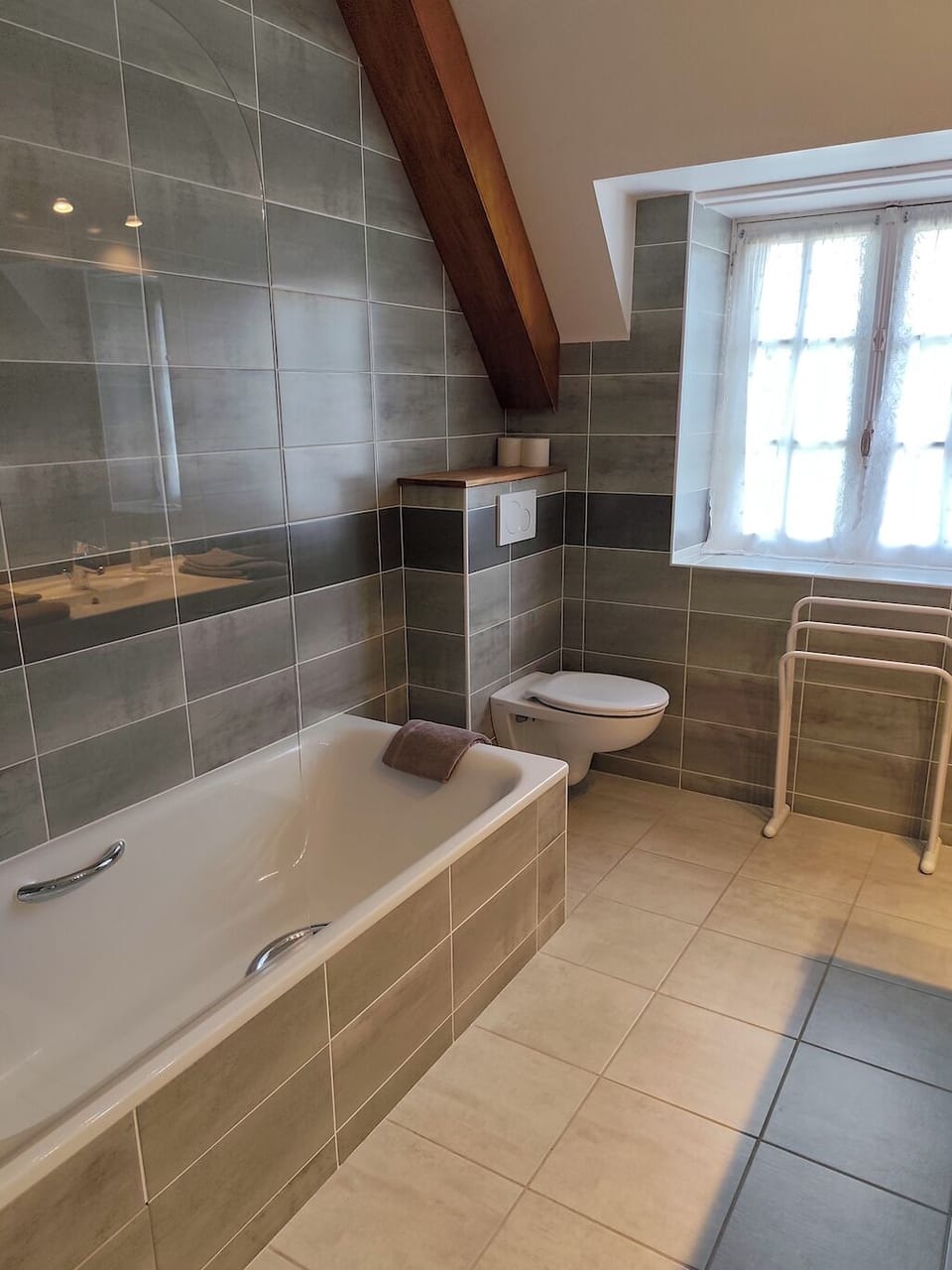 Superior Double or Twin Room | Bathroom | Combined shower/tub, free toiletries, hair dryer, bathrobes