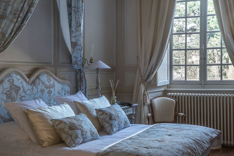 Premium bedding, individually decorated, individually furnished, desk