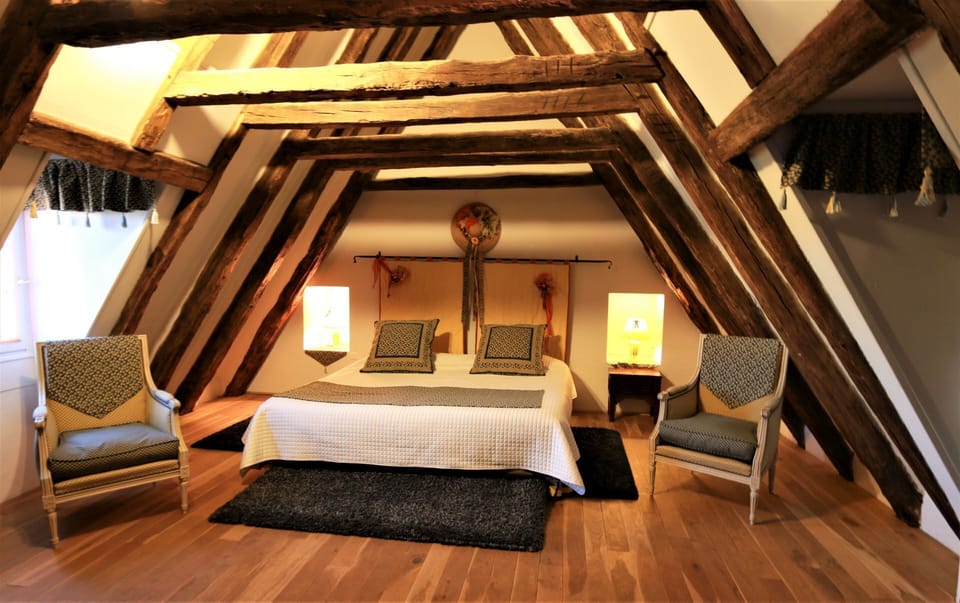 Pillowtop beds, minibar, in-room safe, soundproofing
