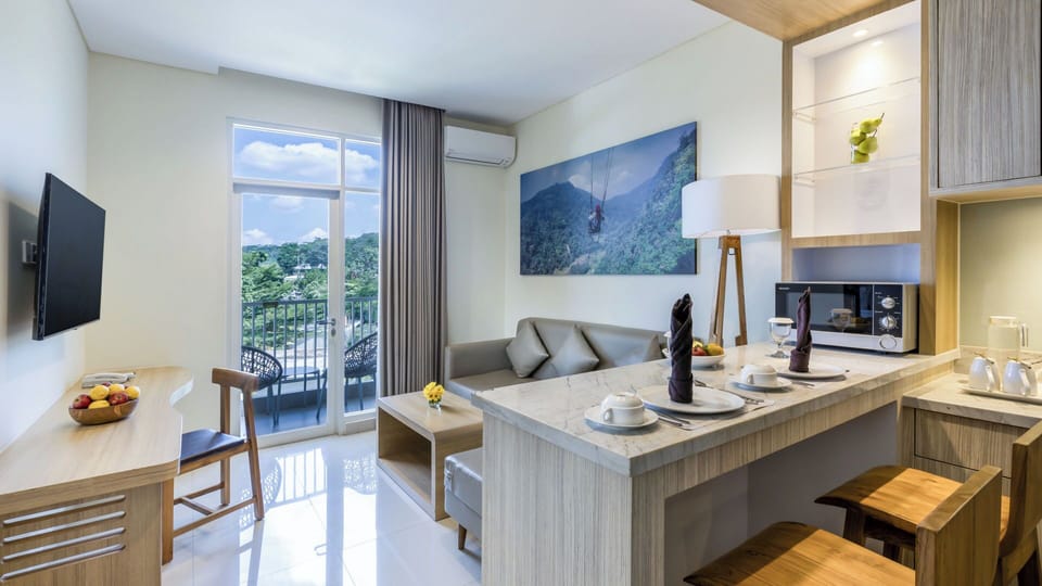 The Wujil Suite | Private kitchenette | Mini-fridge, coffee/tea maker, electric kettle, highchair