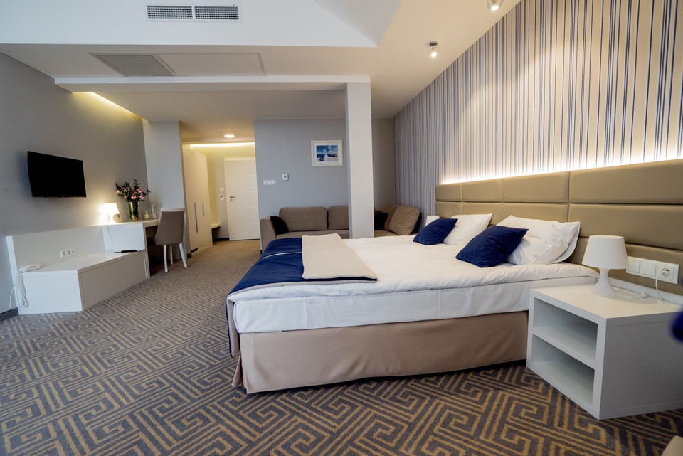 Comfort Apartment | In-room safe, desk, iron/ironing board (on request), cribs (surcharge)