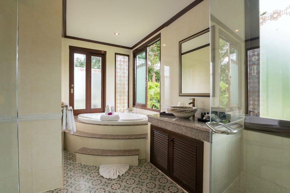 Panoramic Suite, 1 King Bed, Balcony, Golf View | Bathroom | Separate tub and shower, deep soaking tub, rainfall showerhead