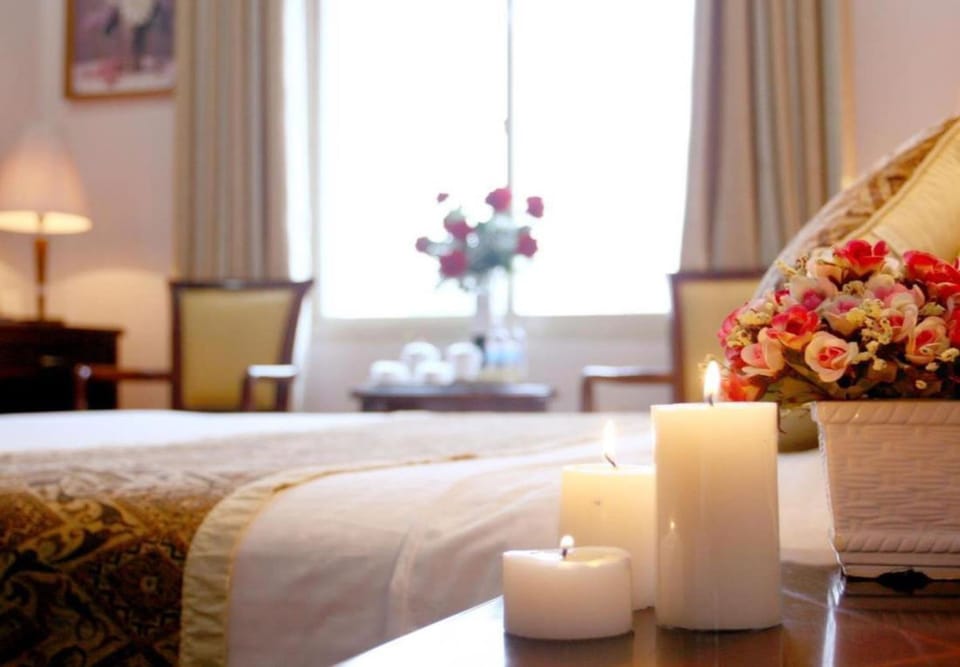 Deluxe Apartment | Minibar, desk, blackout drapes, soundproofing