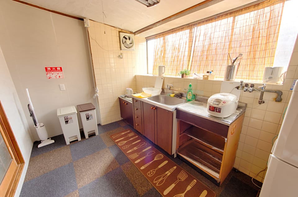 Basic House, 3 Bedrooms, Non Smoking, City View | Private kitchen | Microwave, stovetop, electric kettle, toaster