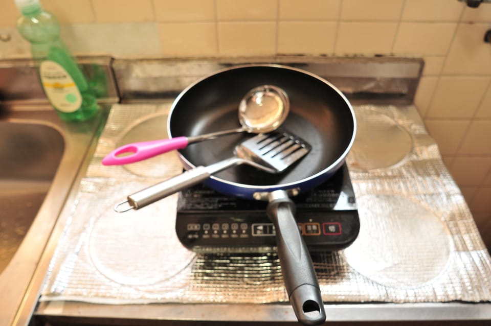 Basic House, 3 Bedrooms, Non Smoking, City View | Private kitchen | Microwave, stovetop, electric kettle, toaster